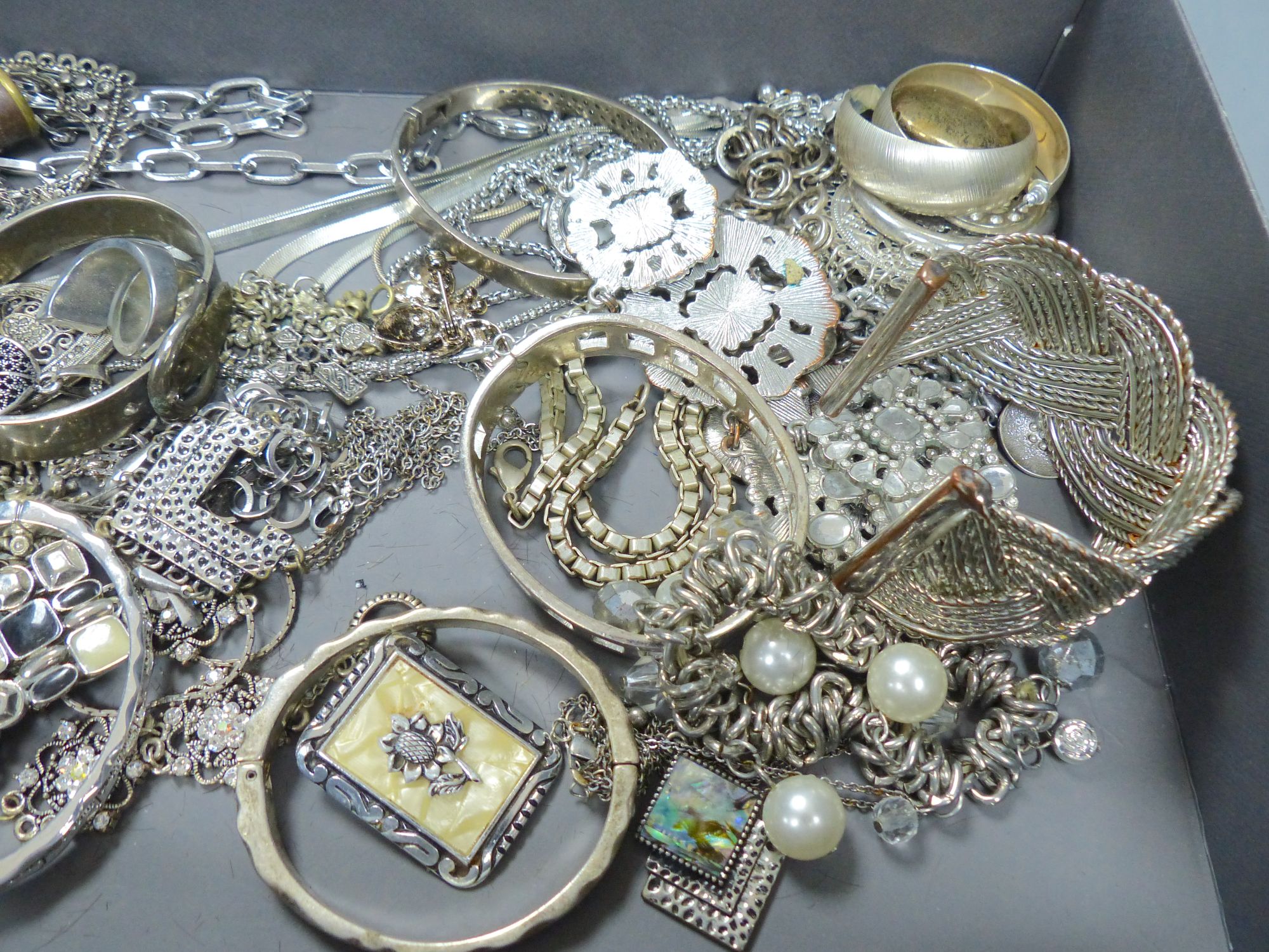 A group of assorted costume jewellery.